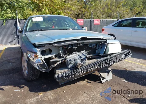 2005 Mercury Grand Marquis Ls/Lse from USA, damaged, VIN 2MEFM75W85X660749